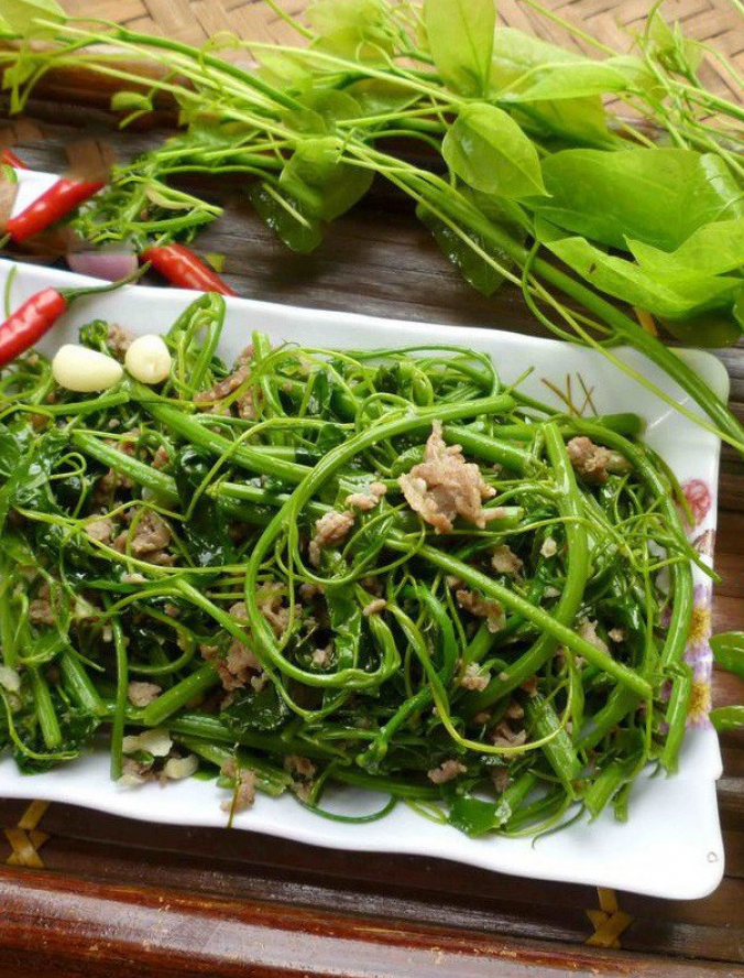 Ngỡ ngàng với loại lá kịch độc được chế biến thành đặc sản Tây Bắc