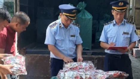 Lạng Sơn: Phát hiện hàng ngàn túi chân gà không rõ nguồn gốc