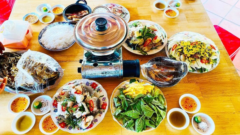 Về Cồn Sơn trải nghiệm “thực đơn bay”