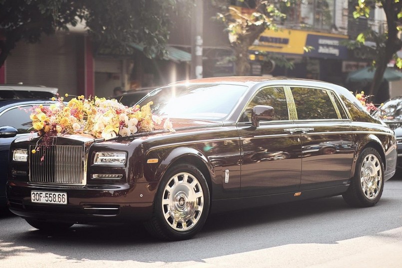 Được biết, chiếc xe hơi độc đáo bản Rolls-Royce Phantom “Peace & Glory” có giá khoảng 83 tỷ đồng, chiếc duy nhất được sản xuất trên thế giới.