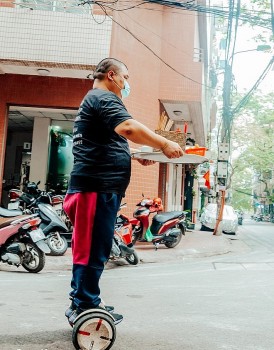 Quán phở độc đáo nhất Hà Nội, đưa phở như diễn xiếc vào tận ngõ nhỏ