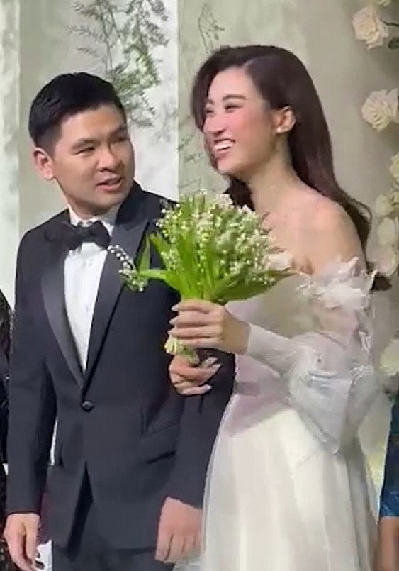 Chiếc váy cưới Đỗ Mỹ Linh sở hữu trị giá khoảng 500 triệu đồng