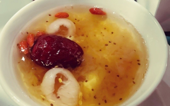 Chè dưỡng nhan tuyết yến trong tiệc cưới hoa hậu Đỗ Mỹ Linh