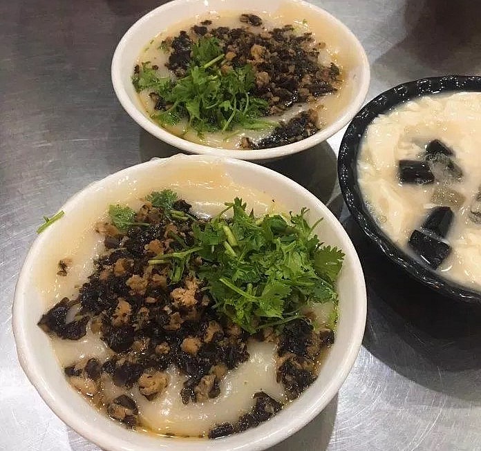 Món bánh đúc nóng