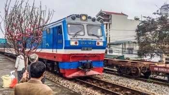 Giá vé tàu Tết 2023 giảm cho khách mua trong 10 ngày đầu