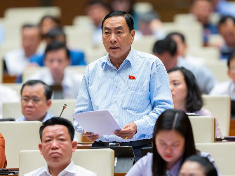 đại biểu Phạm Văn Hòa - Đoàn ĐBQH tỉnh Đồng Tháp phát biểu đại biểu Phạm Văn Hòa - Đoàn ĐBQH tỉnh Đồng Tháp phát biểu