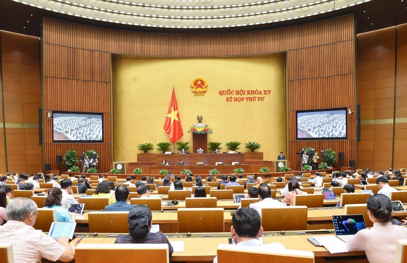 Quốc hội tiến hành thảo luận ở hội trường về một số nội dung còn ý kiến khác nhau của dự án Luật Bảo vệ quyền lợi người tiêu dùng (sửa đổi). 