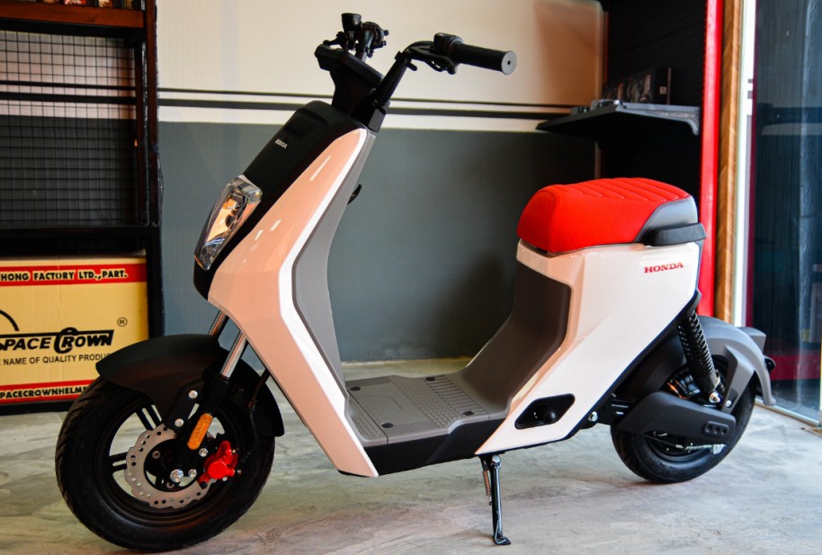Honda mở bán xe máy điện U-be: Thiết kế lạ, đi 85km mới hết pin, giá chỉ hơn 20 triệu đồng