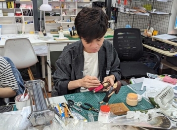 Cử nhân đại học bỏ việc ở nhà “nghịch” đất sét, mỗi tháng đút túi 50 triệu đồng