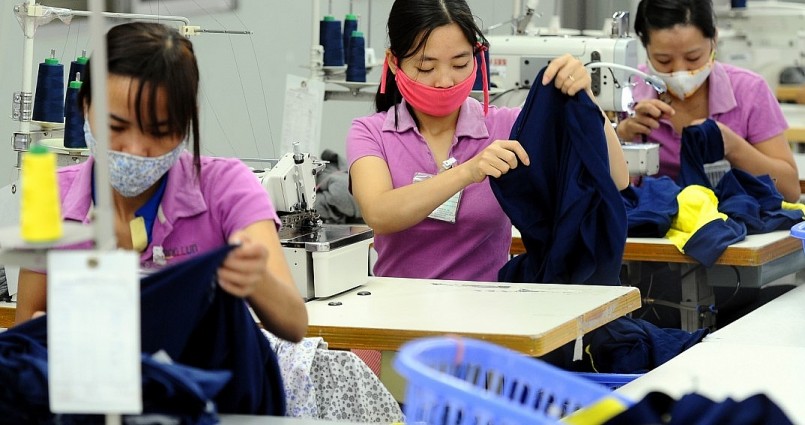 Các DN dệt may phòng ngừa các tình huống tiêu cực của thị trường và các biến động khó dự báo của thị trường tài chính cũng như lãi suất. Các DN dệt may phòng ngừa các tình huống tiêu cực của thị trường và các biến động khó dự báo của thị trường tài chính cũng như lãi suất.