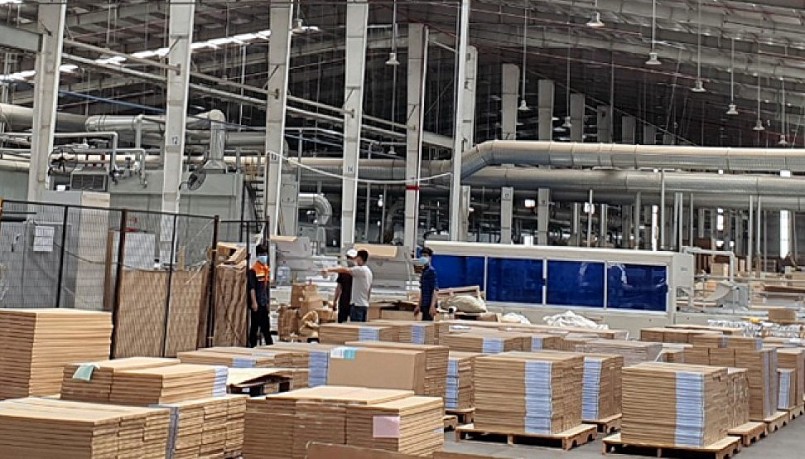 Một số ngành hàng phụ thuộc vào nguyên liệu nhập khẩu đứng trước áp lực tăng chi phí do điều chỉnh biên độ tỷ giá. Một số ngành hàng phụ thuộc vào nguyên liệu nhập khẩu đứng trước áp lực tăng chi phí do điều chỉnh biên độ tỷ giá.