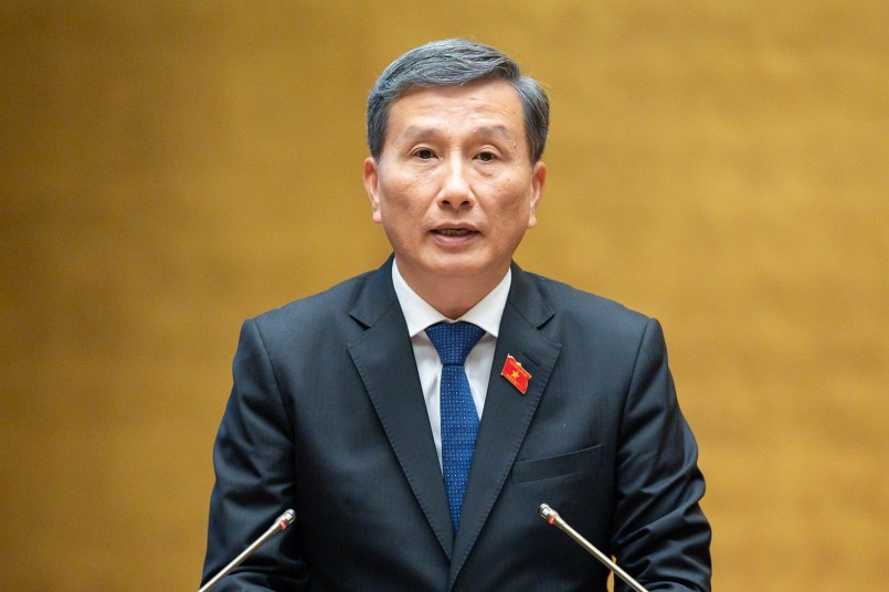 Chủ nhiệm Ủy ban Khoa học, Công nghệ và Môi trường của Quốc hội Lê Quang Huy trình bày báo cáo thẩm tra Chủ nhiệm Ủy ban Khoa học, Công nghệ và Môi trường của Quốc hội Lê Quang Huy trình bày báo cáo thẩm tra