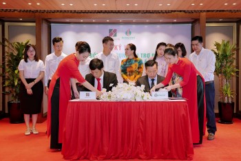 Intracom và Agribank ký kết hợp đồng tín dụng tài trợ Dự án thuỷ điện Mường Lầm