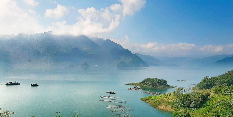 Vẻ đẹp sơn thủy hữu tình thơ mộng ỏ Đá Bia.