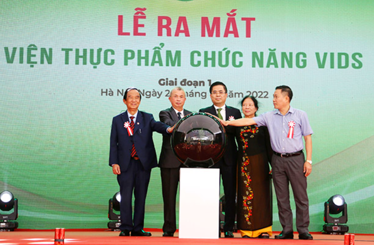 Các đại biểu bấm nút khai trương viện thực phẩm chức năng