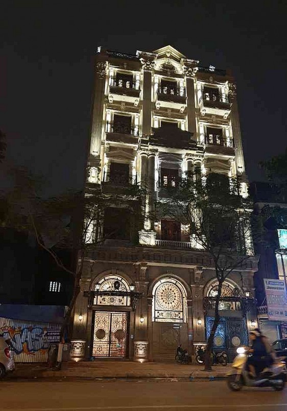 Ngày thường, căn nhà sáng bừng vào buổi tối Ngày thường, căn nhà sáng bừng vào buổi tối