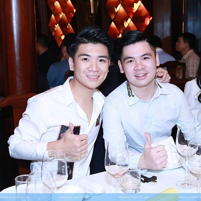 2 người con trai của bầu Hiển được biết là rất thân thiết và gần gũi với nhau 2 người con trai của bầu Hiển được biết là rất thân thiết và gần gũi với nhau