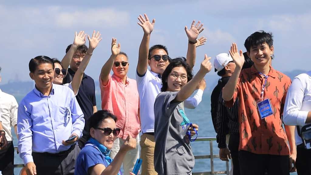 Quảng Ninh: Đại biểu EATOF 17  thăm quan Vịnh Hạ Long