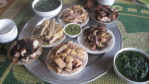 Món thịt vịt đặc sản đãi khách quý. Món thịt vịt đặc sản đãi khách quý.