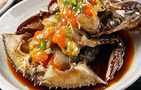 Cua - ghẹ sống ngâm nước tương là một món ăn truyền thống được người Hàn Quốc.