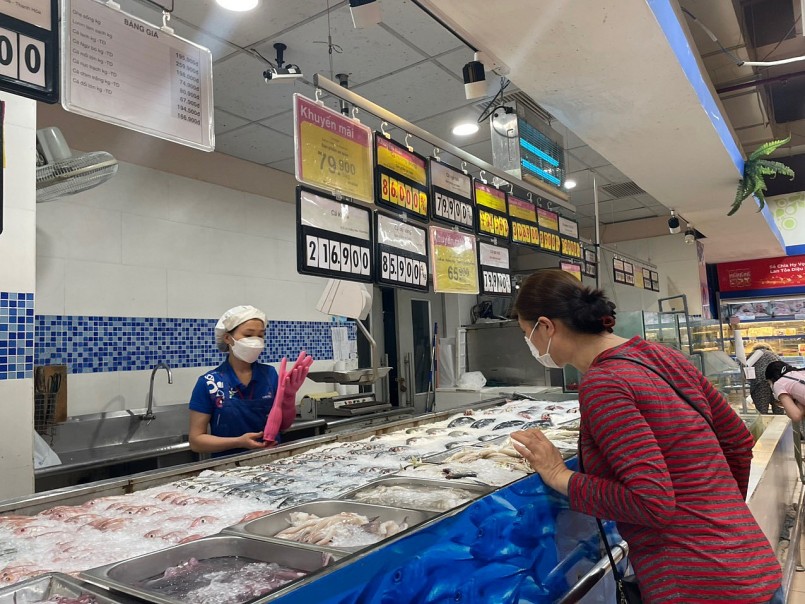 Doanh nghiệp “hứa” không tăng giá hàng hoá, người dân tha hồ sắm Tết