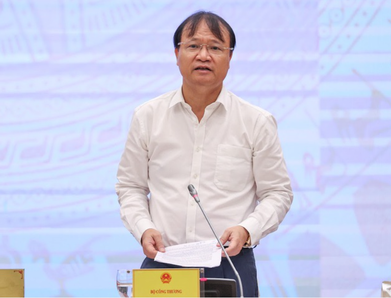 Thứ trưởng Bộ Công Thương Đỗ Thắng Hải làm rõ những vấn đề liên quan đến vấn đề xăng dầu - Ảnh: VGP/Nhật Bắc