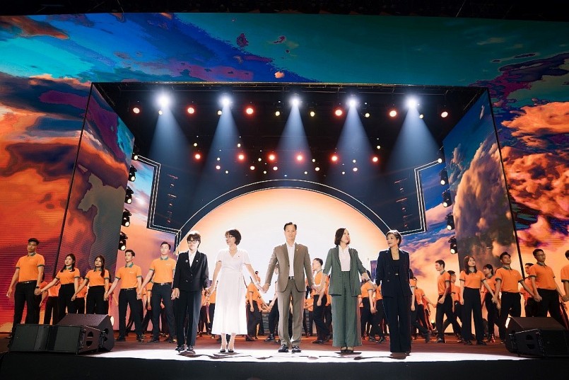 Khoảnh khắc người nhà Cen cùng gắn kết và tỏa sáng bên nhau Khoảnh khắc người nhà Cen cùng gắn kết và tỏa sáng bên nhau