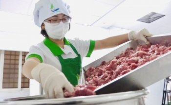 Khởi nghiệp từ xúc xích sinh học, thu nhập 700 triệu đồng/tháng, mô hình hay để làm giàu