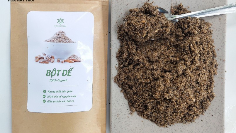 Một số sản phẩm từ dế của anh Luân