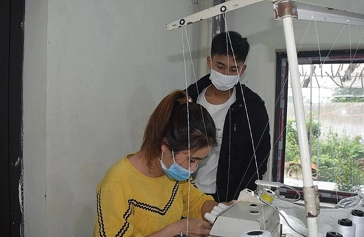 Sau thời gian làm công nhân may với vốn kinh nghiệm học hỏi được, Thanh Hải đã lập xưởng may riêng và trở thành ông chủ (Ảnh: Tiến Thành).