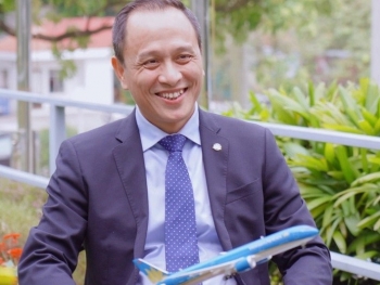 Vietnam Airlines báo lỗ gần 2.600 tỉ đồng, Chủ tịch và Tổng giám đốc nhận lương bao nhiêu mỗi tháng?