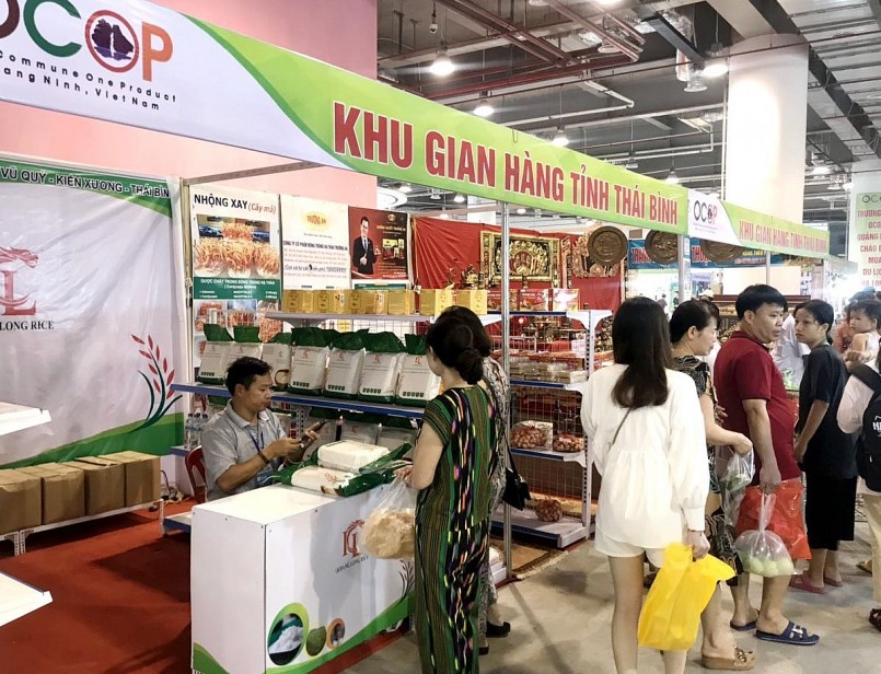 Gian hàng giới thiệu các sản phẩm OCOP Thái Bình. Gian hàng giới thiệu các sản phẩm OCOP Thái Bình.