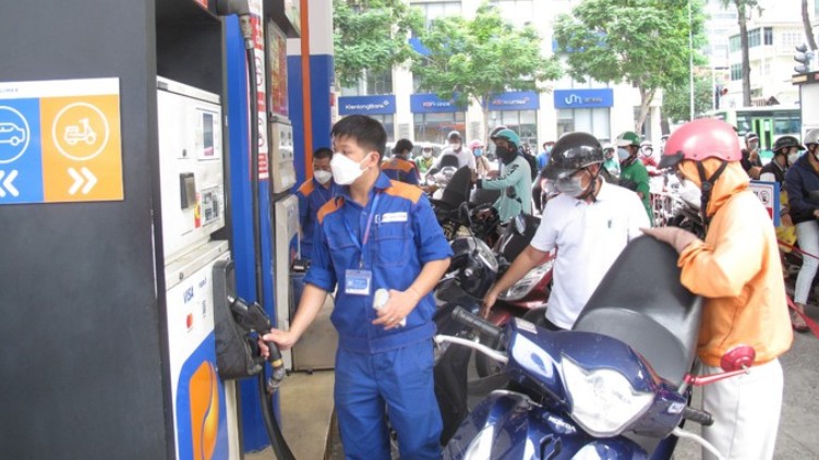 Thủ tướng yêu cầu khẩn trương có giải pháp ổn định thị trường xăng dầu