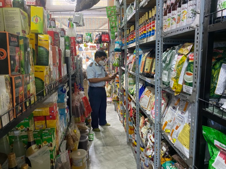 Tiền Giang: Xử phạt 15 triệu đồng hộ kinh doanh sữa tươi nhập khẩu không có nhãn phụ