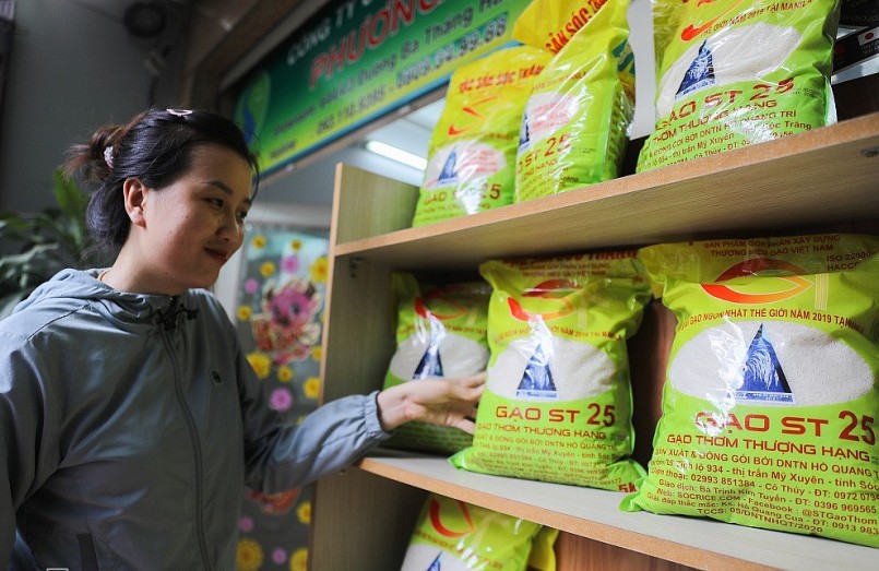 Gạo ST25 bày bán tại một đại lý trên đường 3/2, quận 10 (TP HCM). Ảnh: Quỳnh Trần