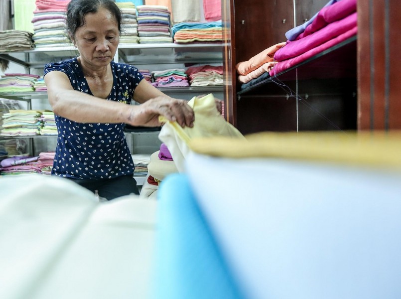 "Lão bà" nghệ nhân với tuyệt kỹ huấn luyện tằm dệt lụa