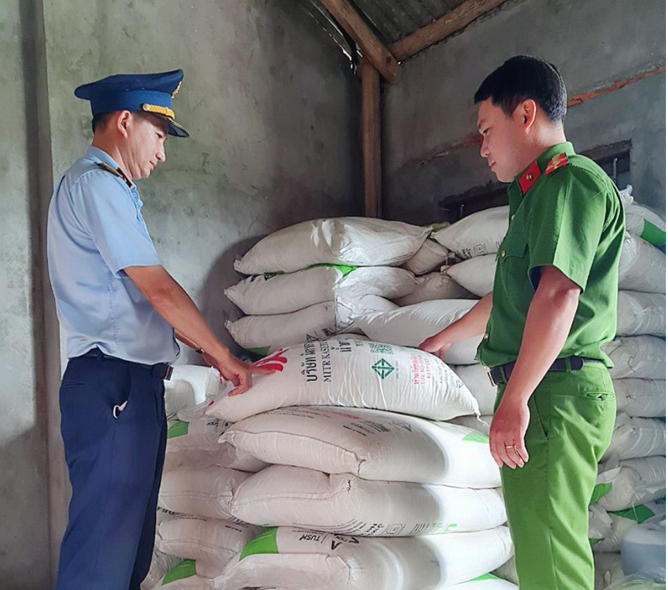 Tiến hành lập biên bản, tịch thu toàn bộ hàng hóa