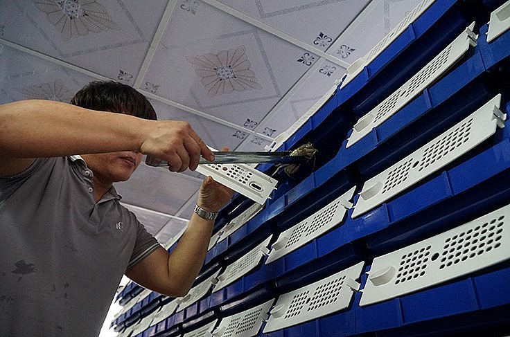 Thức ăn cho cua chủ yếu là cá và ốc, ngày hai lần. Chất lượng thịt cua dựa vào thành phần dinh dưỡng trong thức ăn.