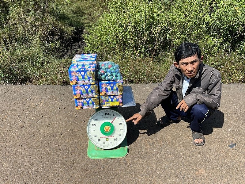 Liên tiếp phát hiện hành vi buôn bán, vận chuyển pháo nổ trái phép