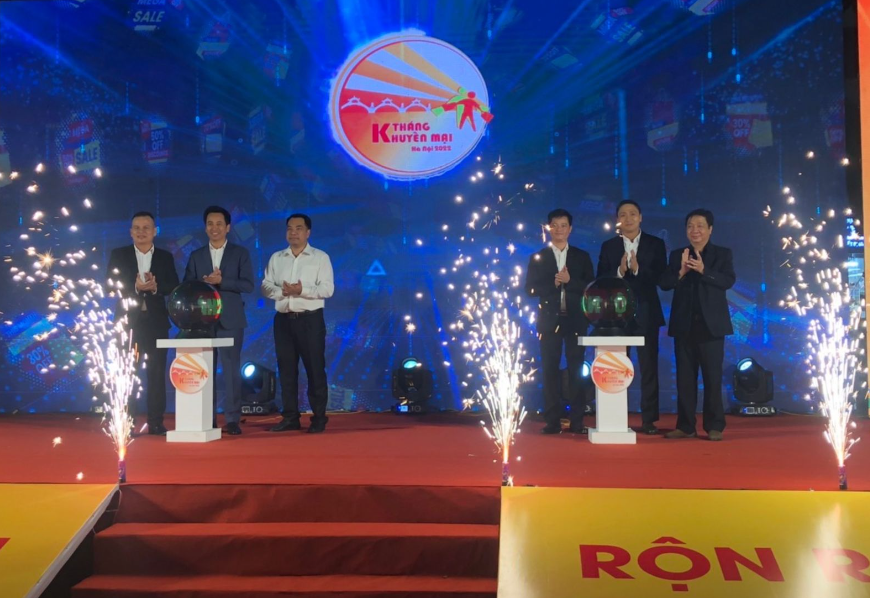 Các đại biểu thực hiện nghi lễ khai mạc chương trình