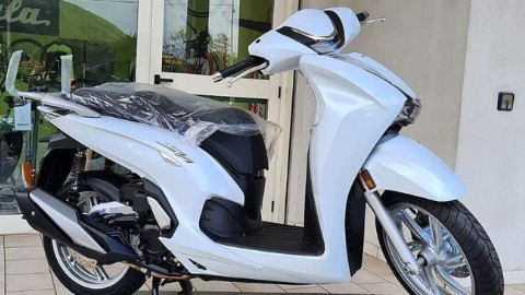 Giá xe máy Honda SH 350i đầu tháng 11/2022 ”rẻ chưa từng có”