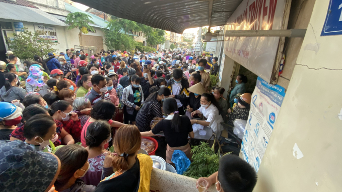 Phiên chợ lấy lá thay tiền "có một không hai" ở Tây Ninh