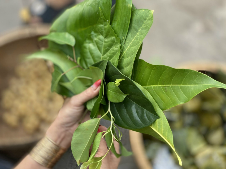 Phiên chợ lấy lá thay tiền "có một không hai" ở Tây Ninh