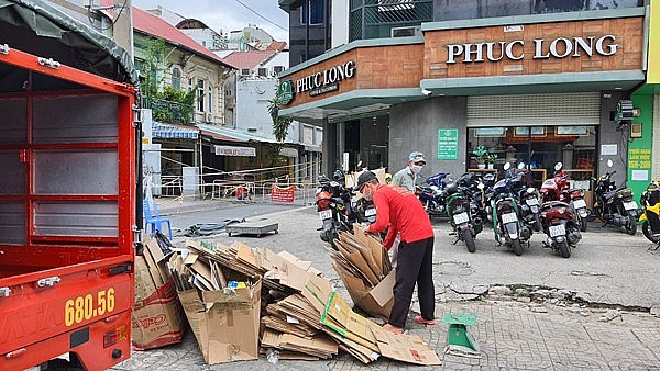 anh đã có 15 nhân viên, thu nhập tối thiểu của mỗi người là 9 triệu đồng/tháng. anh đã có 15 nhân viên, thu nhập tối thiểu của mỗi người là 9 triệu đồng/tháng.