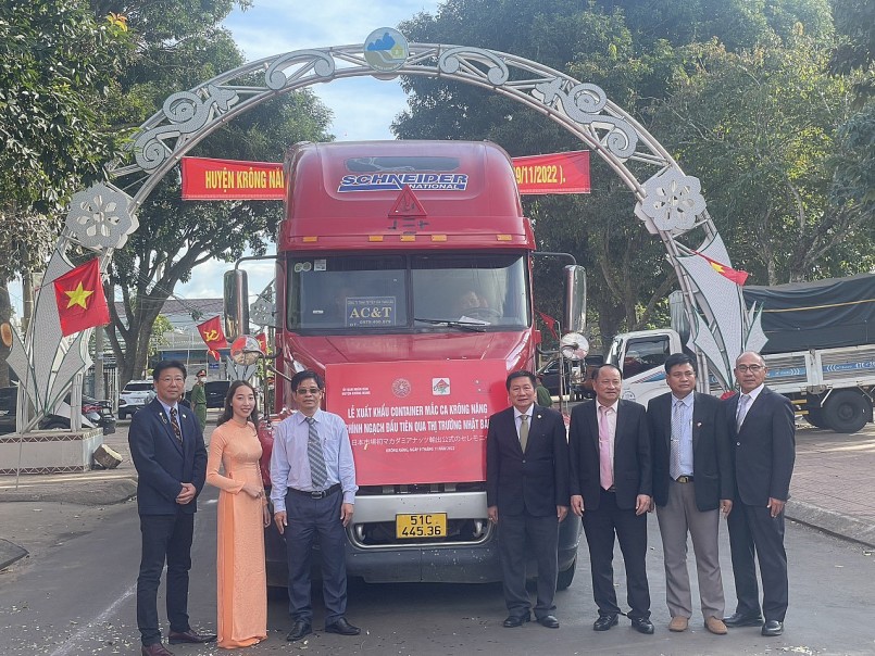 Ảnh: Chuyến xe xuất khẩu mắc ca đầu tiên tại tỉnh Đắk Lắk