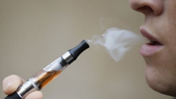 Thuốc lá điện tử xâm nhập vào trường học, nhiều trẻ lên cơn co giật phải nhập viện