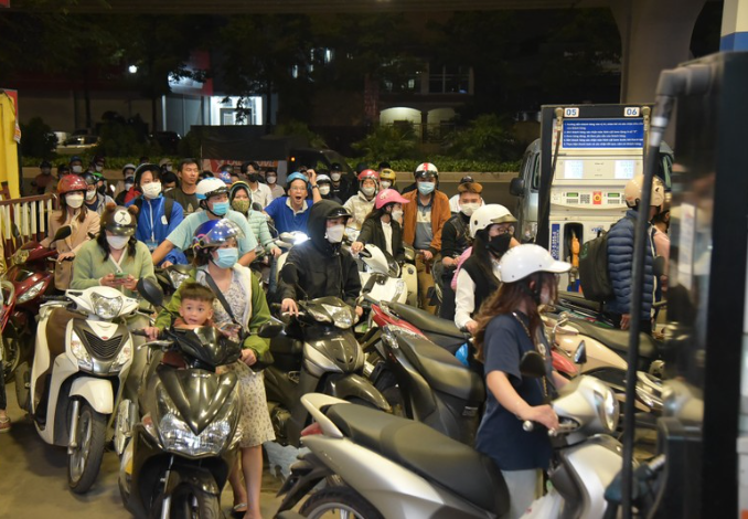 Thủ tướng yêu cầu giải quyết dứt điểm tình trạng thiếu xăng dầu cục bộ