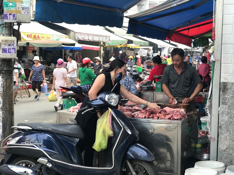 Nhiều doanh nghiệp chăn nuôi lớn tăng đàn, người dân không lo thiếu thịt heo dịp Tết