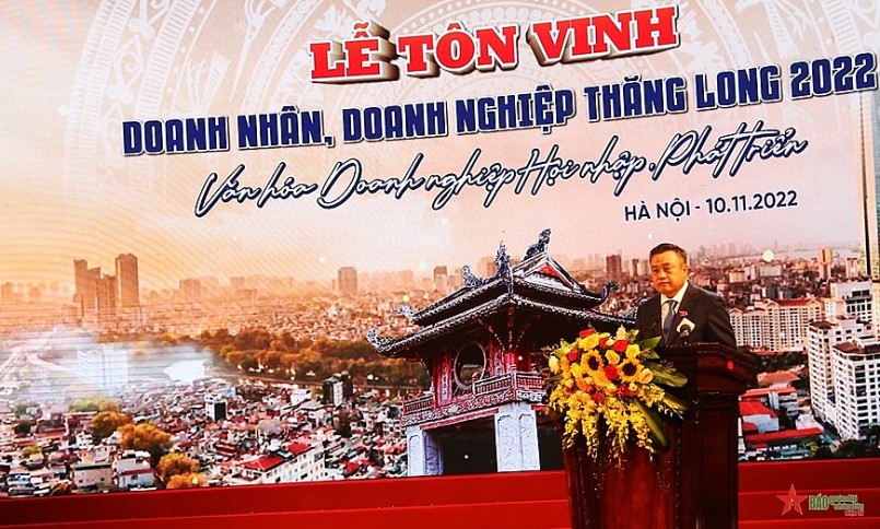  Chủ tịch UBND TP Hà Nội Trần Sỹ Thanh phát biểu tại Lễ tôn vinh. (Ảnh: Quân đội nhân dân)