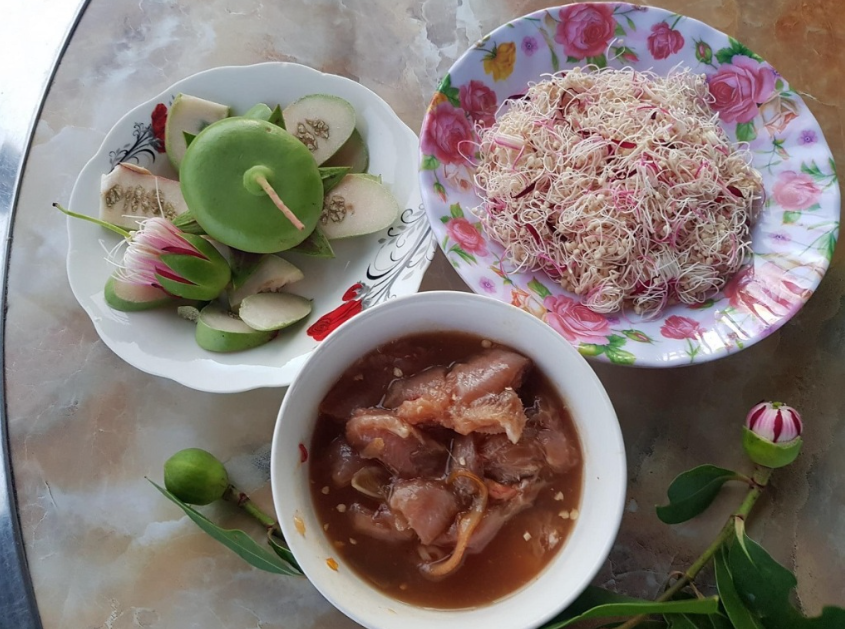 Những bông hoa tưởng không ăn được trở thành đặc sản của người miền Tây